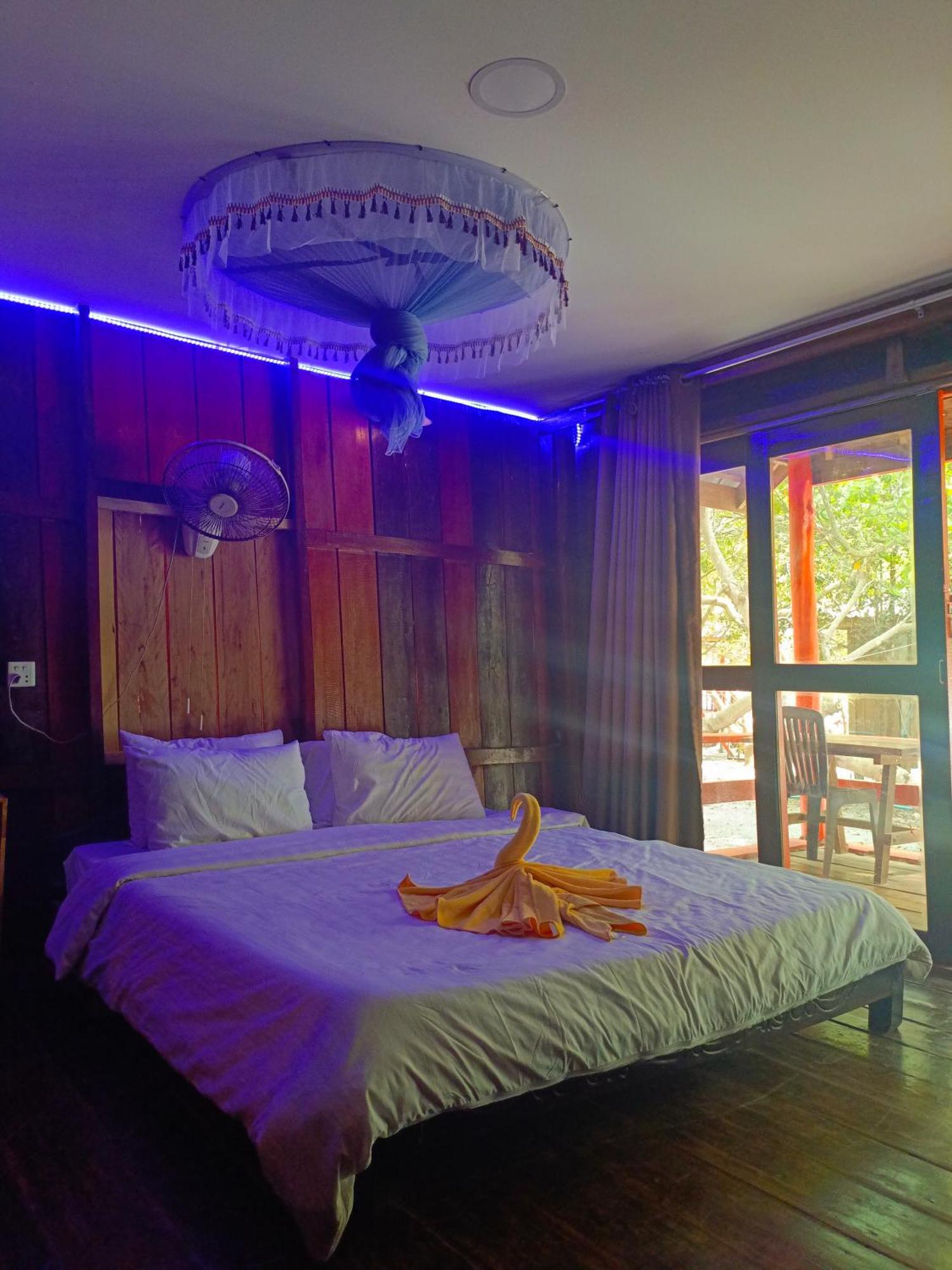 Koh Rong Beach Hostel And Bungalows Kaoh Touch Экстерьер фото